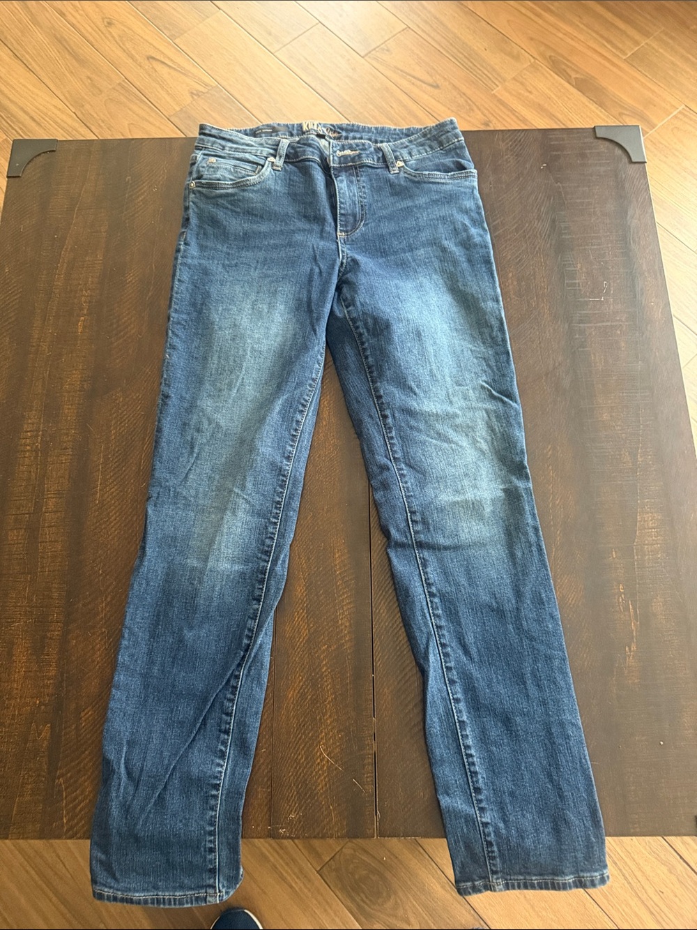 Women's Straight-Leg Denim Jeans in Medium Blue